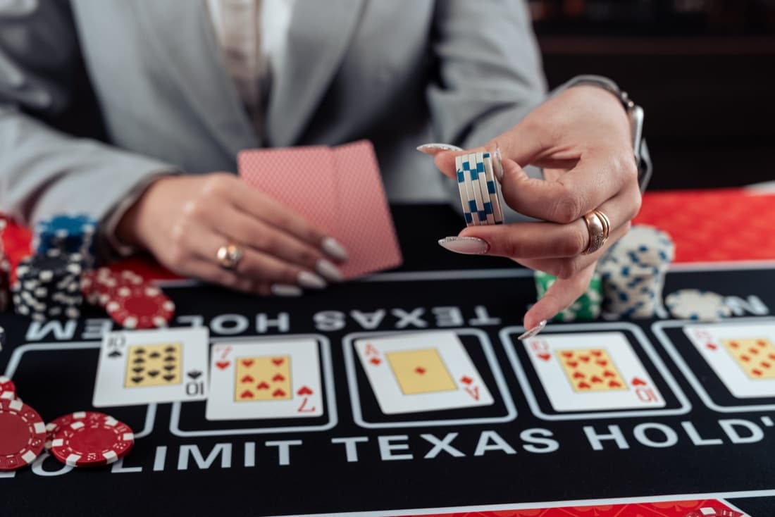 Ultimate Texas Hold'em table